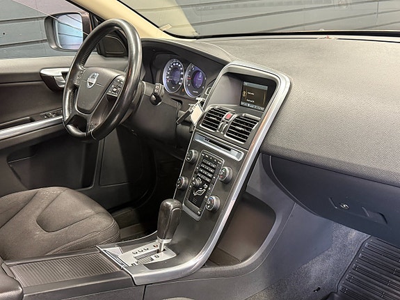 Volvo XC60 10 of 12