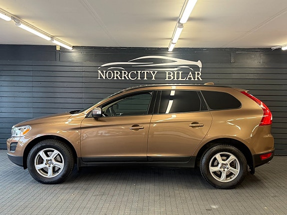 Volvo XC60 2 of 12