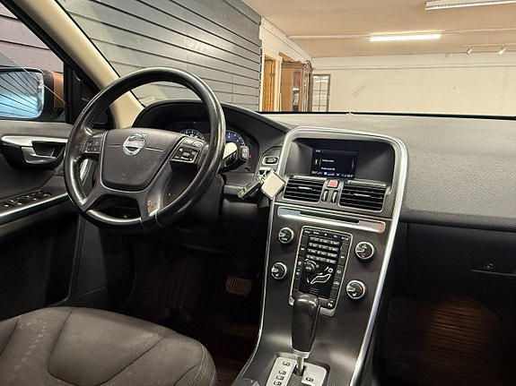 Volvo XC60 9 of 12