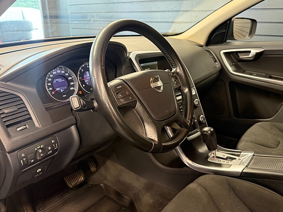 Volvo XC60 8 of 12