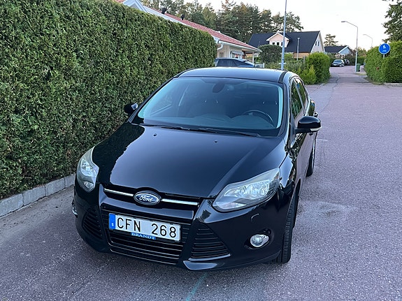 Ford Focus 2 of 8