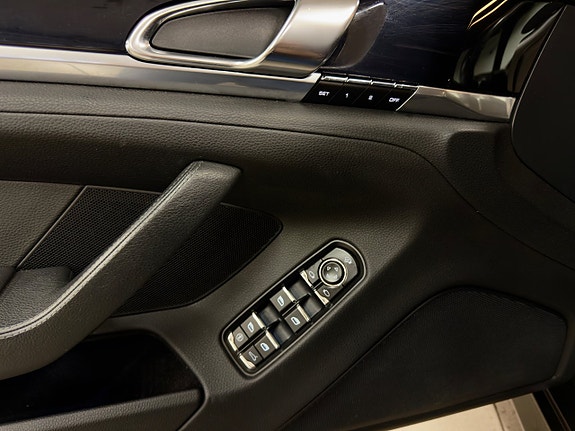 Porsche Panamera S 20 of 23