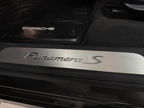 Porsche Panamera S 19 of 23