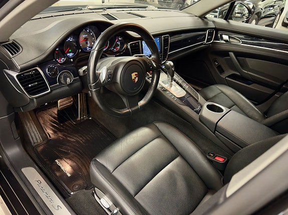 Porsche Panamera S 12 of 23