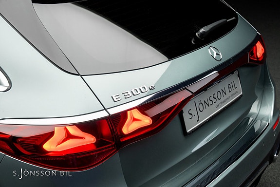 Mercedes-Benz E300 e 7 of 21