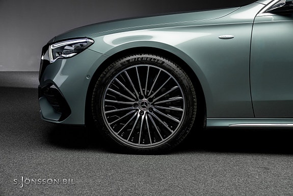 Mercedes-Benz E300 e 8 of 21