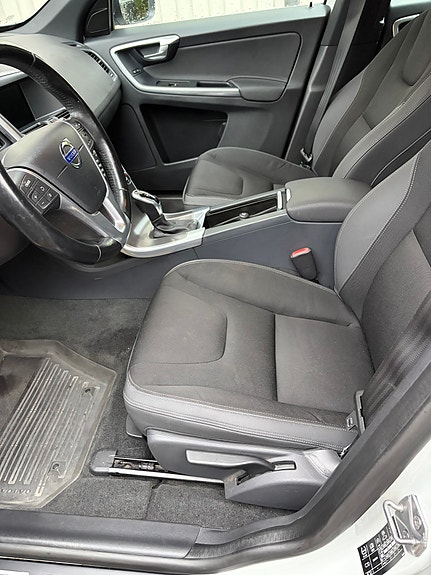 Volvo XC60 7 of 10
