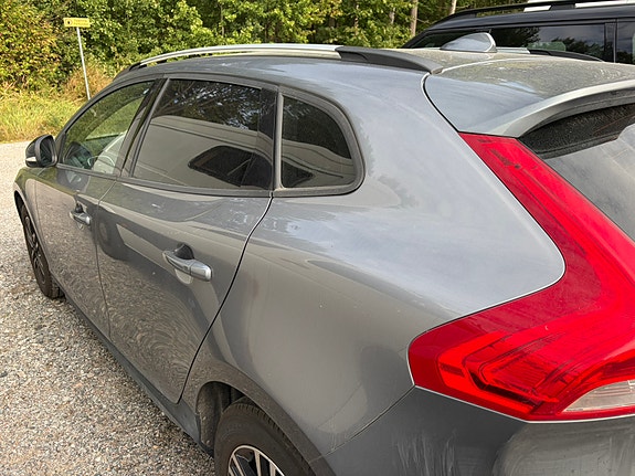 Volvo V40 Cross Country 3 of 9