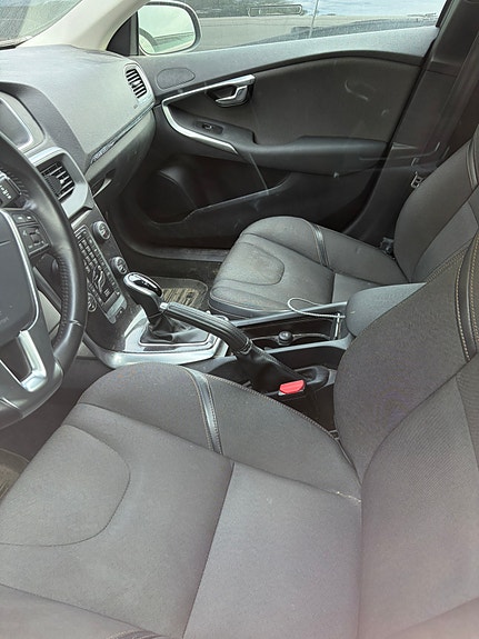 Volvo V40 Cross Country 4 of 9