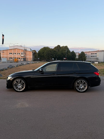 BMW 330d 3 of 5