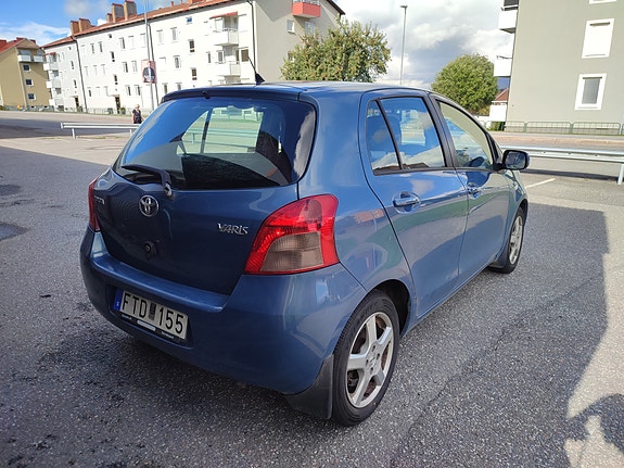 Toyota Yaris 5 of 26