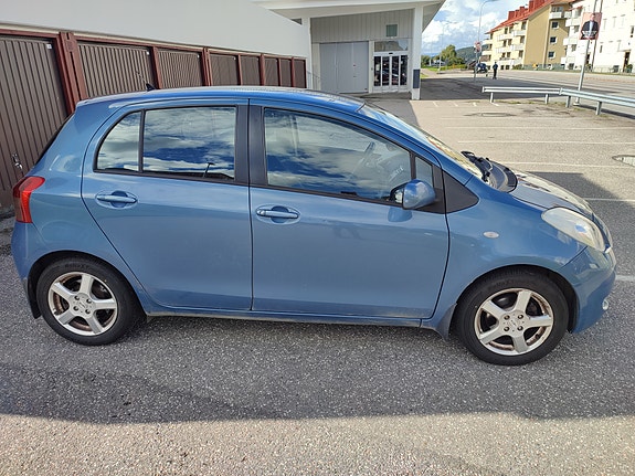 Toyota Yaris 12 of 26