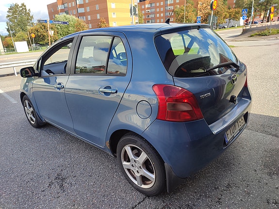 Toyota Yaris 3 of 26
