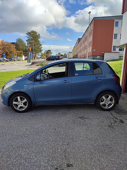 Toyota Yaris 8 of 26
