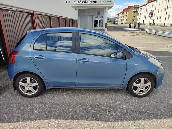 Toyota Yaris 6 of 26