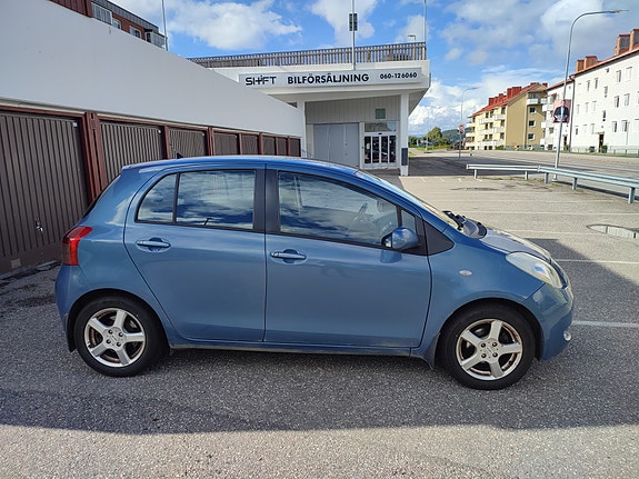 Toyota Yaris 11 of 26
