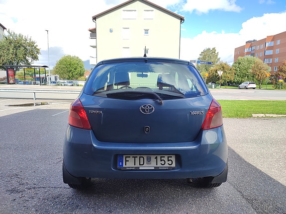 Toyota Yaris 7 of 26