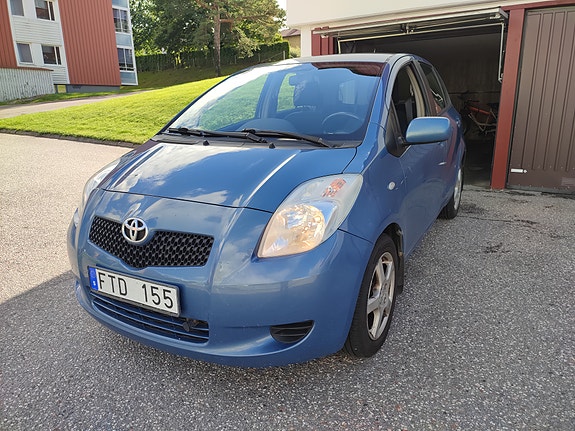 Toyota Yaris 4 of 26