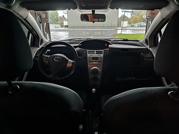 Toyota Yaris 17 of 26
