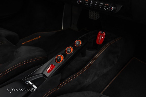 Ferrari F8 Tributo 24 of 30