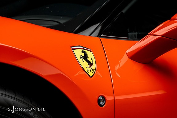 Ferrari F8 Tributo 16 of 30