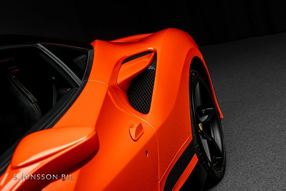 Ferrari F8 Tributo 12 of 30