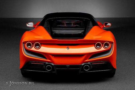 Ferrari F8 Tributo 6 of 30