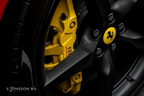 Ferrari F8 Tributo 17 of 30