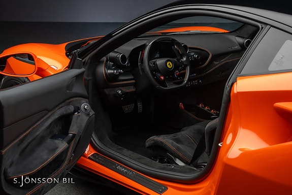 Ferrari F8 Tributo 18 of 30