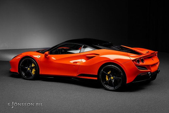 Ferrari F8 Tributo 9 of 30