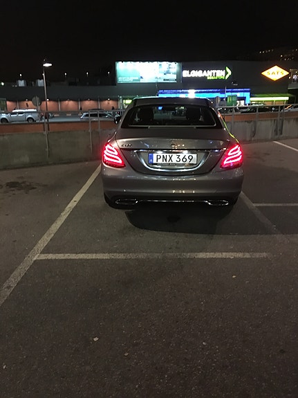 Mercedes-Benz C180 2 of 2