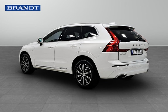 Volvo XC60 2 of 9