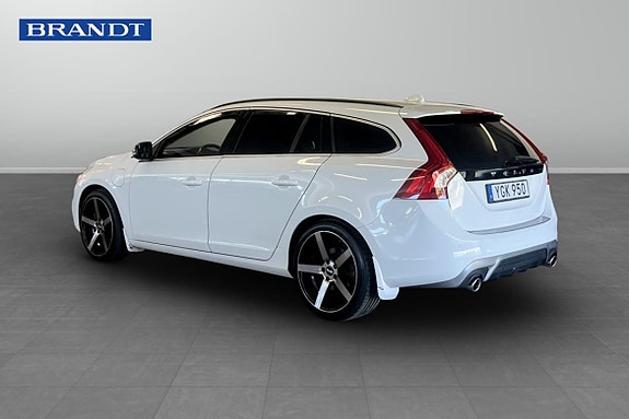 Volvo V60 2 of 9