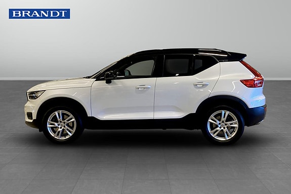 Volvo XC40 3 of 11