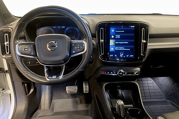 Volvo XC40 5 of 11