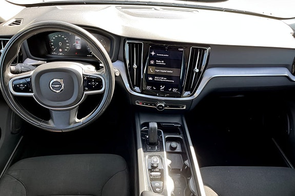 Volvo V60 Cross Country 4 of 9