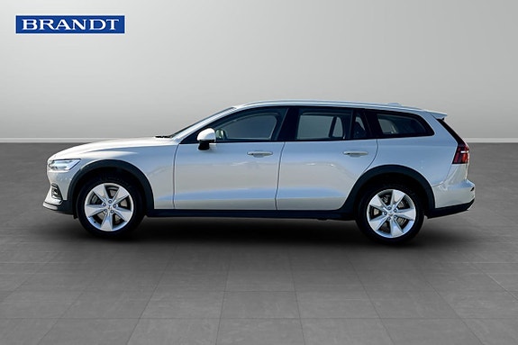 Volvo V60 Cross Country 3 of 9