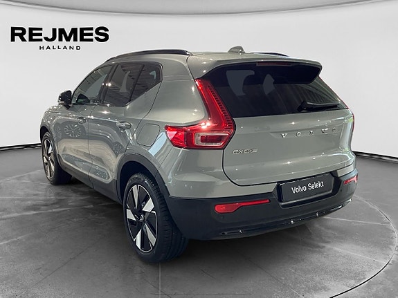 Volvo EX40 2 of 13