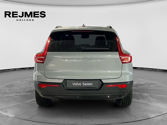 Volvo EX40 7 of 13