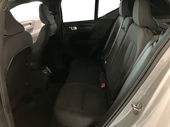 Volvo EX40 6 of 13