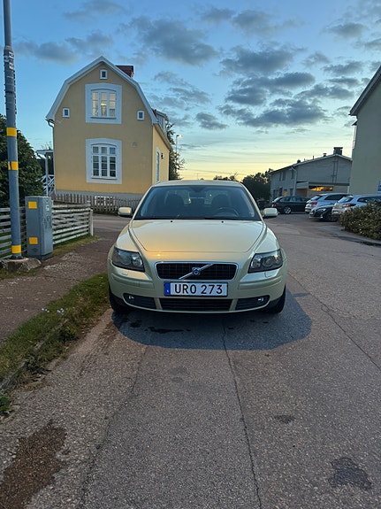 Volvo S40 2 of 17