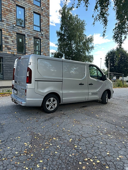 Opel Vivaro 2 of 10