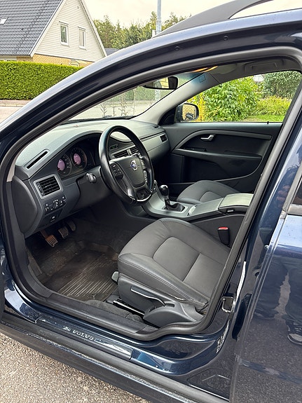 Volvo V70 7 of 11