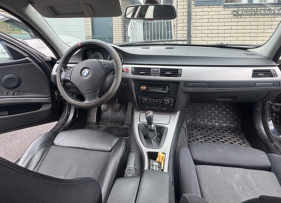 BMW 320i 6 of 6