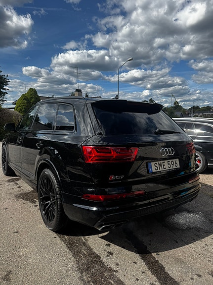 Audi SQ7 8 of 14