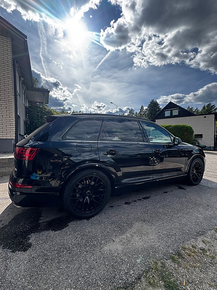 Audi SQ7 6 of 14