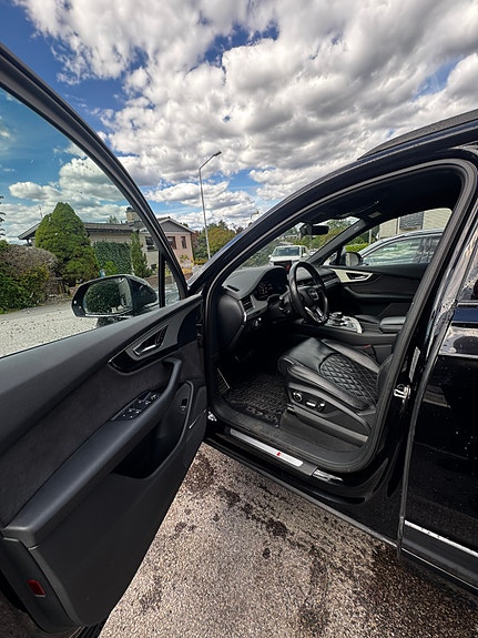 Audi SQ7 14 of 14