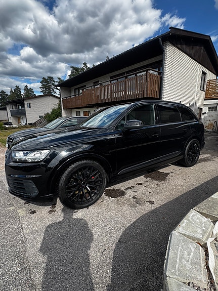 Audi SQ7 2 of 14
