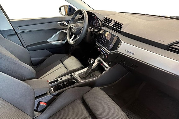 Audi Q3 7 of 22