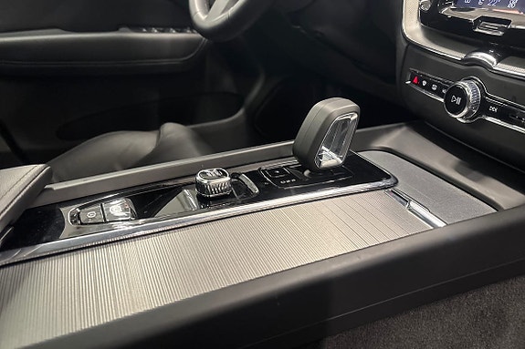 Volvo XC60 15 of 23